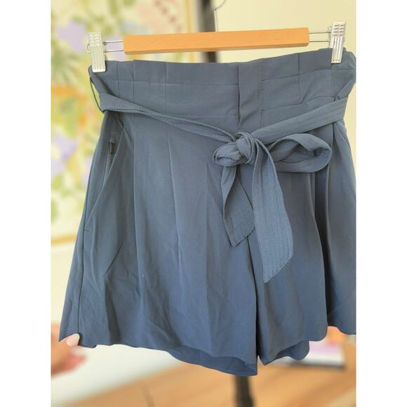 Athleta High Rise Paperbag Tie Waist Skyline Short ll Navy Blue Womens Size 8 - Picture 3 of 4